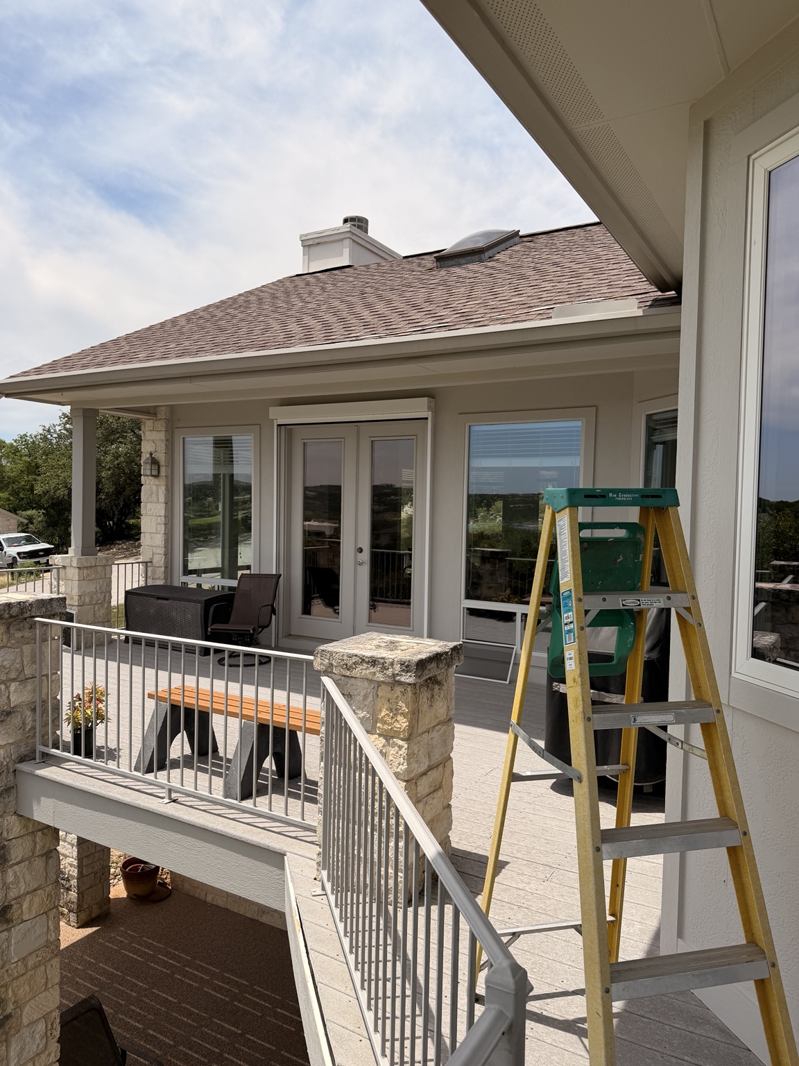 Modern white luxury home with floor-to-ceiling glass — Lake Travis, TX
